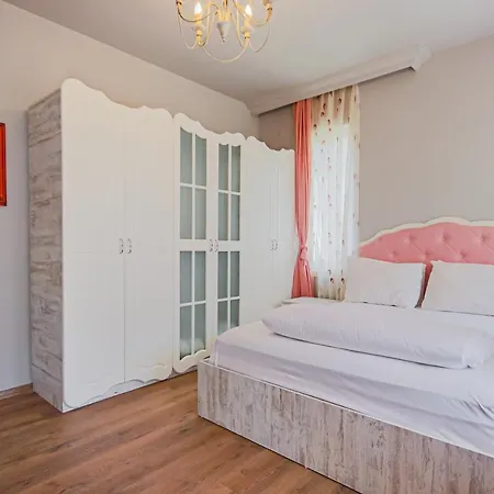Lara Appartement *